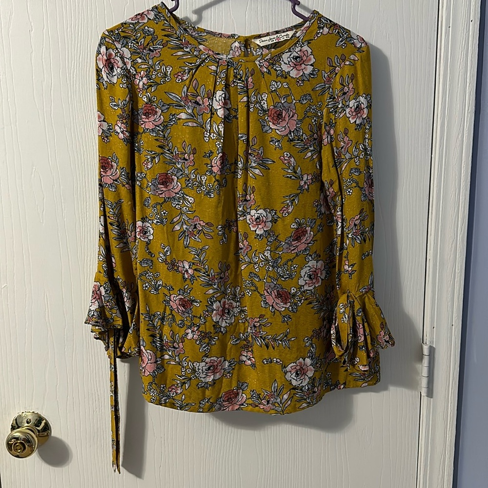 Mustard yellow top